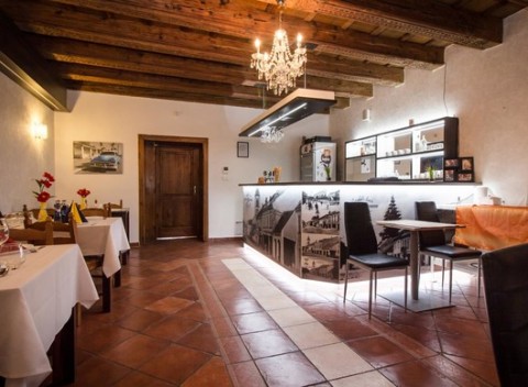 Históriou dýchajúci Penzión Elizabetha*** s vínnou pivničkou a zapožičaním bicyklov na celý deň.