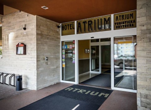Hotel Atrium Malacky s elegantným interiérom, slovenské a talianske špeciality v hotelovej reštaurácii.