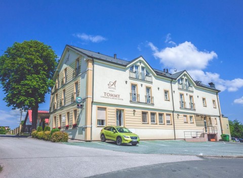 Adršpach: Hotel Tommy *** s polpenziou a wellness s bazénom a vírivkou.
