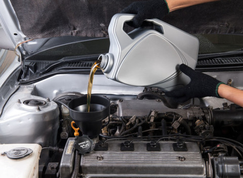 Výmena oleja a servisná prehliadka vozidla. Navštívte autoservis, s ktorým bude vaše auto spokojné.