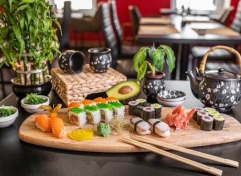 Sushi vo Fugu Sushi s konzumáciou v reštaurácii alebo možnosťou rozvozu v Starom Meste.