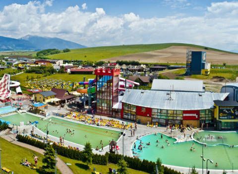 Chatka pre 2-5 osôb pri aquaparku TATRALANDIA s 20 % zľavou na vstup a možnosťou plnej penzie.