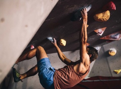 Kurz lezenia na lezeckej stene v Horolezeckom klube MANÍN, v cene vstup a zapožičanie výstroja.