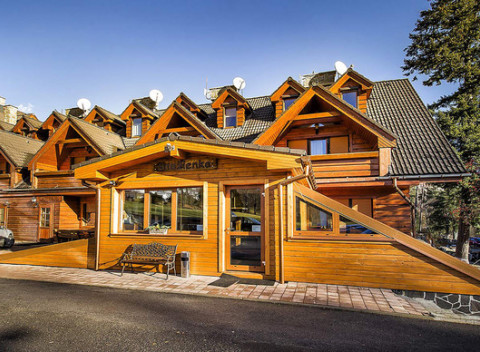 Výlet do Vysokých Tatier s pobytom v penzióne Snežienka s chutnými raňajkami.