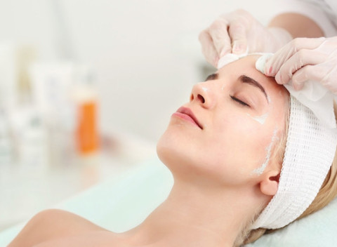 Luxusné ošetrenia a kúry pre krásnu, mladú a zdravú pleť v DESIREE BEAUTY.