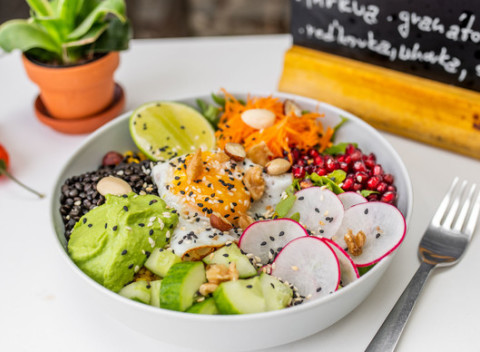 Lokal UNAS s novinkou Bánh mì sandwich alebo Buddha Bowl - jedinečné hamburgery.