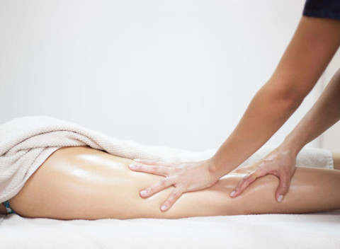 Zoštíhľujúce procedúry v Drc AURA - masáž, ktorá pôsobí na lymfatický systém.