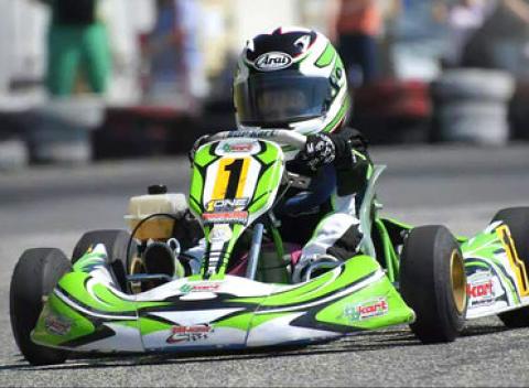 Pedál až na podlahu a ide sa Užite si bláznivú a adrenalínovú jazdu na motokáre