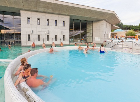 Egerszalók: Apartmány Kék Laguna s raňajkami a celodenným vstupom do kúpeľov.