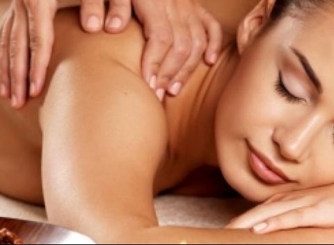 Reflexná masáž chodidiel Spolu s klasickou masážou chrbta, hlavy 