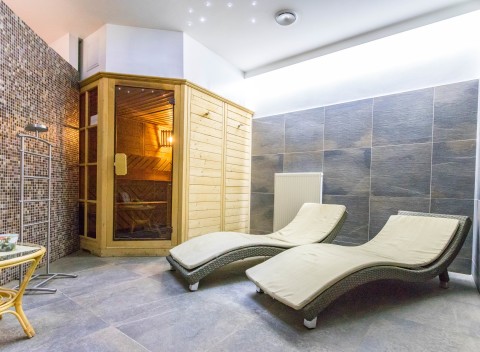 Východné Čechy: Hotel Tatra *** s privátnym wellness + polpenzia, káva a dezert.