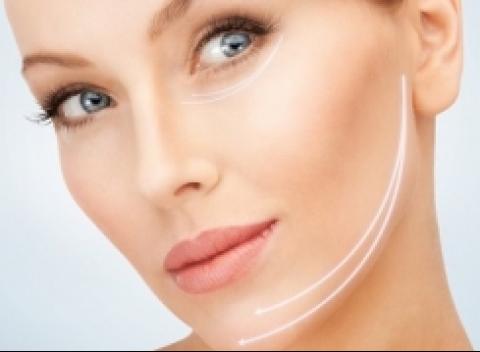 Mladá a krásna tvár Nadštandardný profesionálny lifting - 4D omladenie 