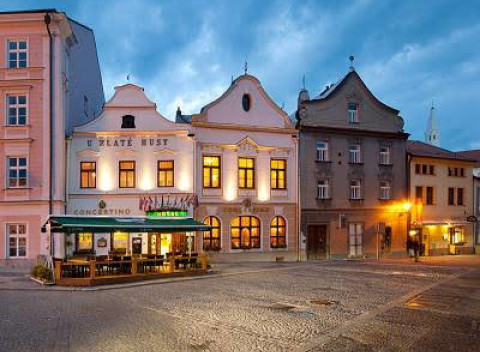 Parádny víkend s raňajkami pre dve osoby v Jindř. Hradci - hotel Concertino Zlatá Husa.