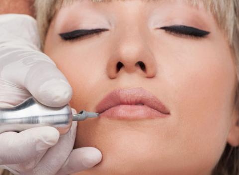 Permanentný make-up Krásna, upravená a zvodná za každých okolností