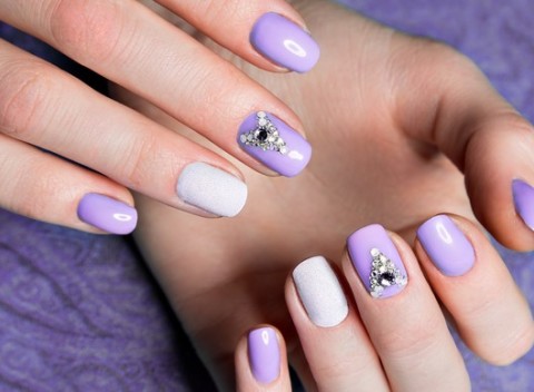 Vždy upravené nechty vďaka manikúre, gél laku alebo modeláži v štúdiu Crystal.