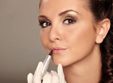 Permanentný make-up Krásna, upravená a zvodná za každých okolností