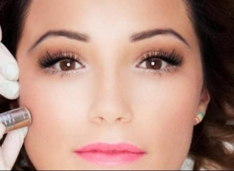 Hladká a žiarivá pleť Ošetrenie tváre diamantovou mikrodermabráziou 