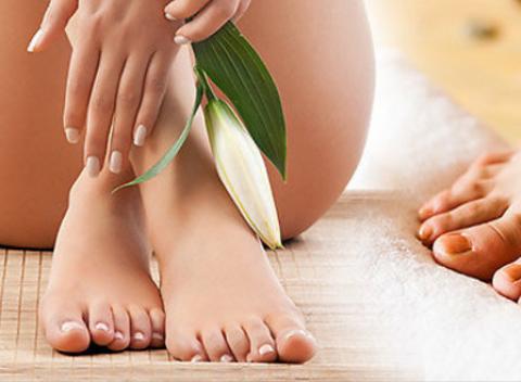 Krásne a zdravé nôžky Mokrá pedikúra alebo aplikácia nechtovej špony