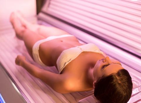 Zvodne hnedá pokožka Vstup do solárneho štúdia Ergoline