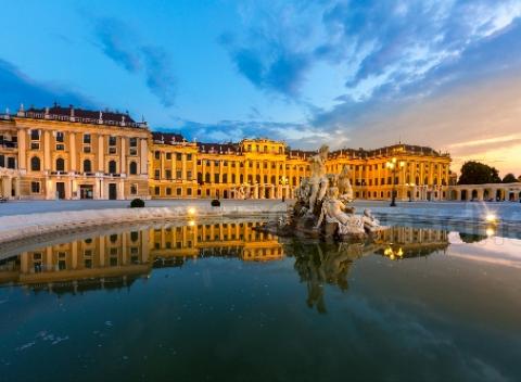 Úžasný pobyt vo Viedni s výhľadom na zámok a kráľovské záhrady Schönbrunn. Komfortné vybavenie hotela a bohaté bufetové raňajky.