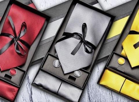 Skvelý darček pre pánov Farebná kravata, vreckovka a manžetové gombíky  