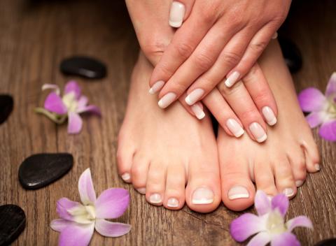 Starostlivosť o ruky a nohy Wellness manikúra, klasická či mediciálna pedikúra 