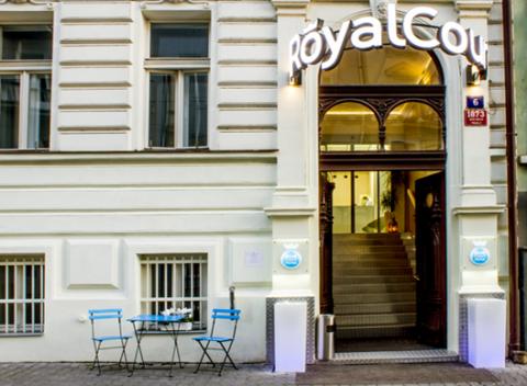 Pobyt v Royal Court Hotel**** Ubytovanie v centre Prahy pre dvoch s raňajkami 