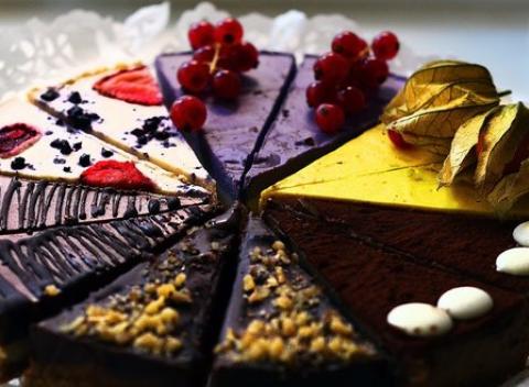 Doprajte si chutnú siestu Káva, čaj, čokoláda a RAW koláčik v CAFE CATS