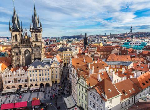 Jeseň v centre Prahy Množstvo kultúrnych a turistických atrakcií 