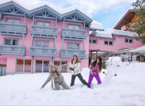 Relax v rakúskych Alpách Luxusný horský hotel s polpenziou a wellness 