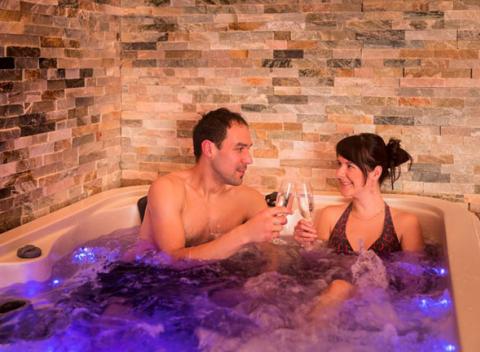 Wellness apartmán v Česku Množstvo historických pamiatok, jaskynný komplex