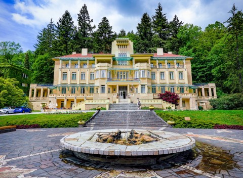 Luhačovice: Penzión Pomněnka pri kolonáde s polpenziou, kávou a kvalitným vínom.