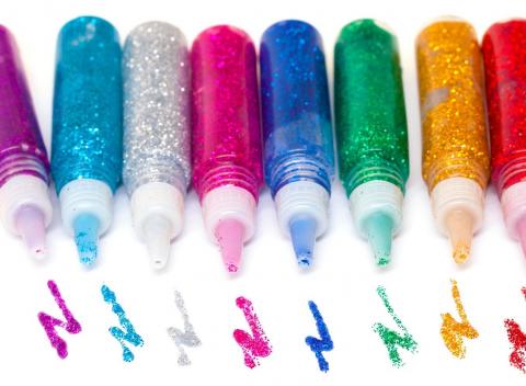 Skvelé glitrované lepidlá Vecička pre všetky kreatívne decká na svete  