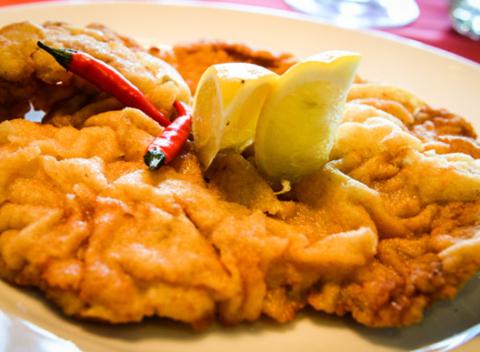 Pravý Wienerschnitzel  Pochutnajte si na vynikajúcom jedle 