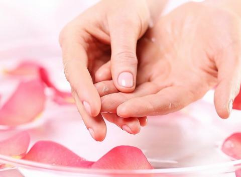 Dokonalosť pre vaše ruky Parafínové ošetrenie rúk alebo japonská manikúra