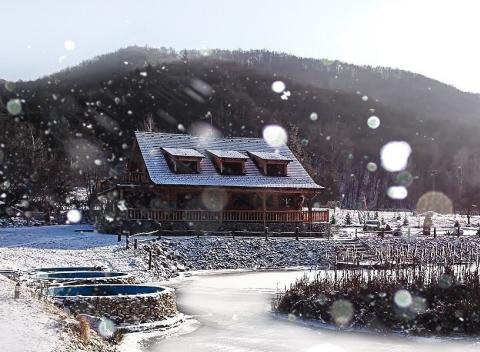 Zimný pobyt pre dvoch Skvelý oddych v srdci prírody v krásnych zruboch