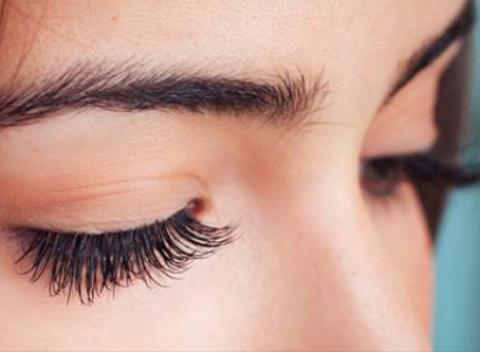 Krásny a zvodný pohľad Ultra tenké 5D hodvábne mihalnice, úprava obočia 