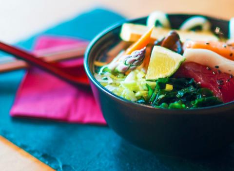 Skvelé japonské pochúťky Denný Rámen Bowl v EDO–KIN sushi & sake bar