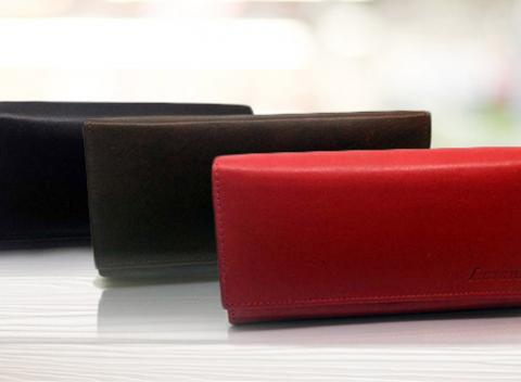 Neprehliadnuteľný doplnok Dámske peňaženky z kvalitnej kože