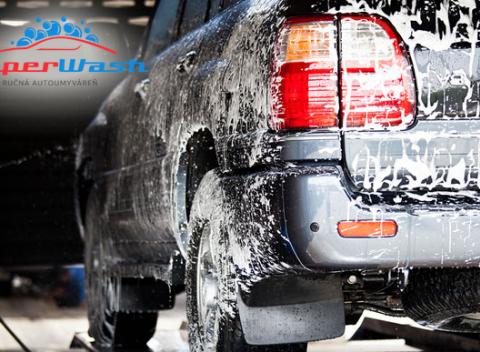 Čisté a lesknúce sa vozidlo Prvotriedny prístup a kvalita v oblasti čistenia áut