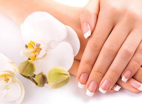 Luxus pre vaše nechtíky Klasická alebo luxusná SPA manikúra 
