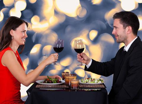 Užite si skvelú romantiku Večera s lahodným dezertom a relaxom vo vírivke 