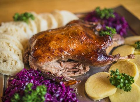 Kačacie hody v reštaurácii Salaš Poláček s chutnými zemiakmi alebo parenými knedľami, vynikajúcou lokšou a kapustou.