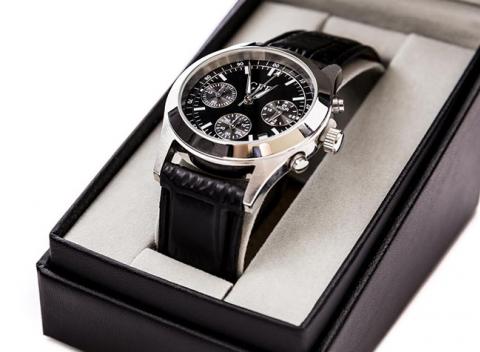 Jedinečný symbol elegancie a štýlu. Urobte niekomu radosť a darujte luxusné pánske hodinky model GFF Chronograph. 