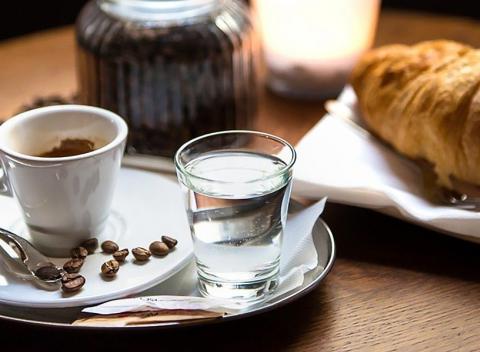 Urobte si kávičkovú siestu. Luxusná exotická káva s croissantom či bábovkou vám dodá energiu úplne na celý deň.