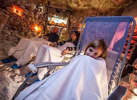 Príjemný pobyt v soľnej jaskyni v Bratislave, ktorý vás nabije energiou, podporí imunitu a dokonale uvoľní vaše telo.