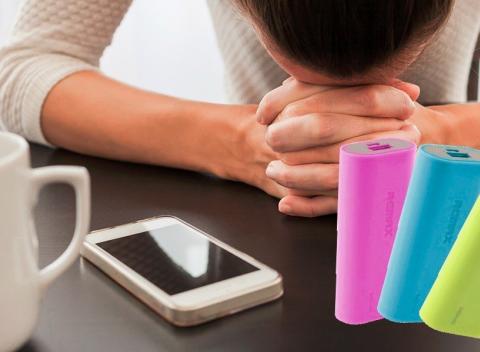 Záložná nabíjačka na elektronické zariadenia. Prenosný zdroj energie použiteľný kdekoľvek, kde je sťažená dostupnosť elektrickej siete.