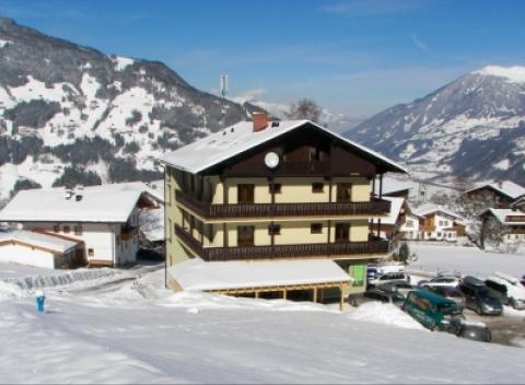 Pobyt pre dvoch v krásnom horskom penzióne Gemshorn s česky hovoriacim personálom, ktorý nájdete v Zillertalskom údolí na juhu Rakúska.  