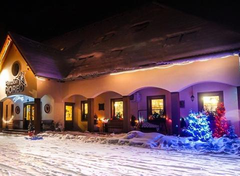 Nedotknutá príroda Nízkych Tatier je ideálna pre aktívny i pasívny oddych. Rodinná lyžovačka alebo jarný relax pobyt na Liptove.