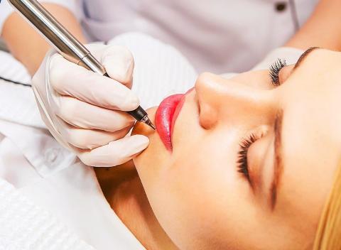 Permanentný make up obočia, liniek a pier zvýrazní vašu prirodzenú krásu, opraví a pekne vytvaruje malé drobnôstky.